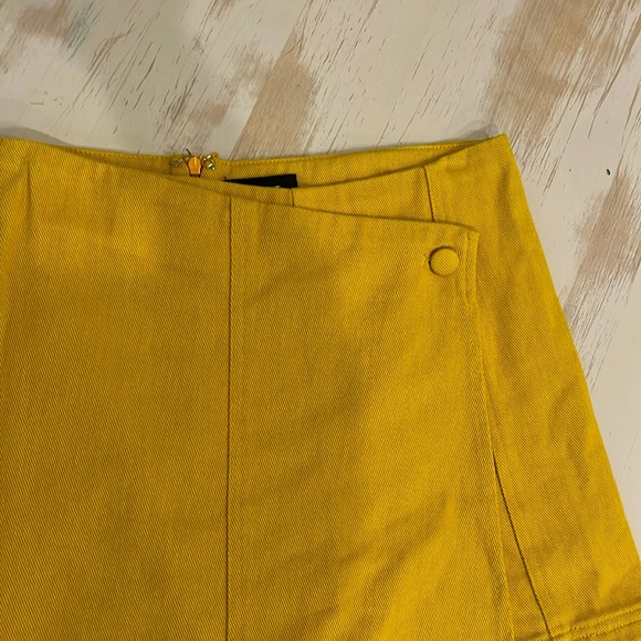 Vici Skort - 30% Off Bundles! - Picture 2 of 4